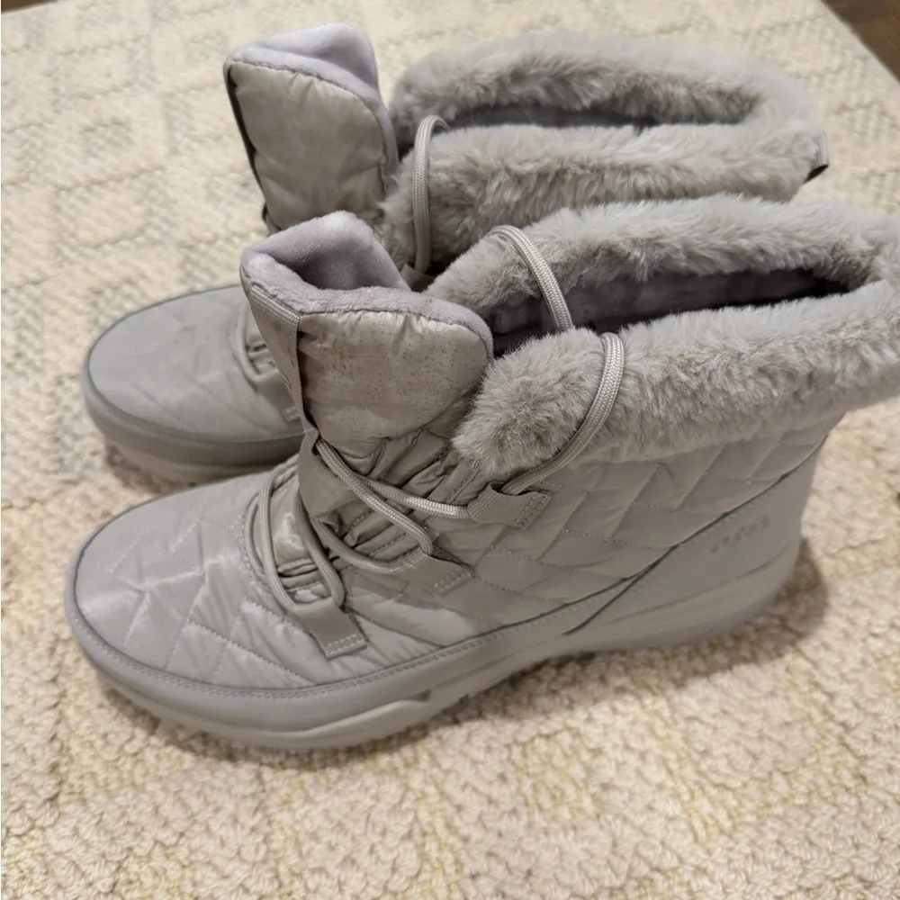 Women's Quilted Fur-Lined Boots size 11. Snow winter snowshoes